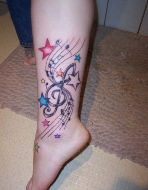 女孩身上美妙的音符纹身图案