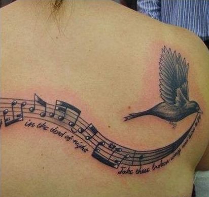 女孩身上美妙的音符纹身图案