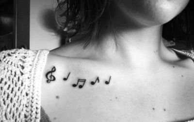 女孩身上美妙的音符纹身图案