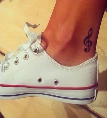 女孩身上美妙的音符纹身图案