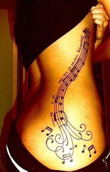 女孩身上美妙的音符纹身图案