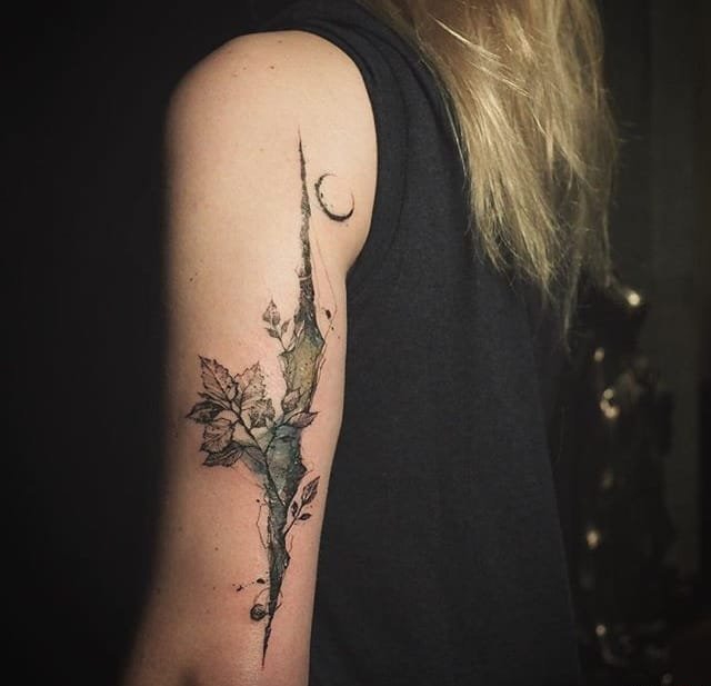 抽象的写生风格素描水彩纹身图案来自于纹身师纳迪