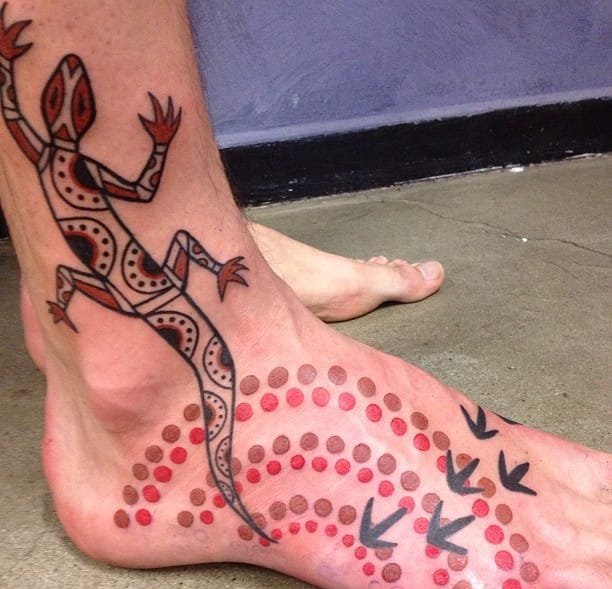 非常受启发的原始生物纹身图案来自于纹身师卢