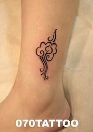 腿部黑色艺术图腾纹身图