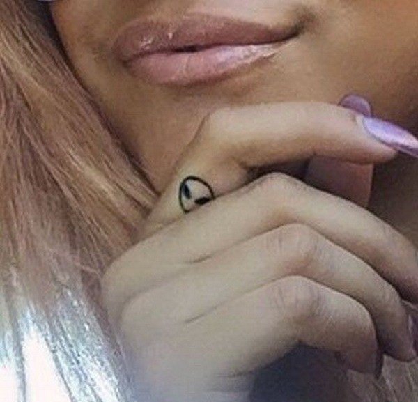 女生手指漂亮的小清新纹身图案