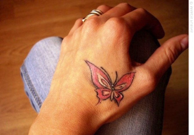 女性喜欢的漂亮的蝴蝶纹身图案