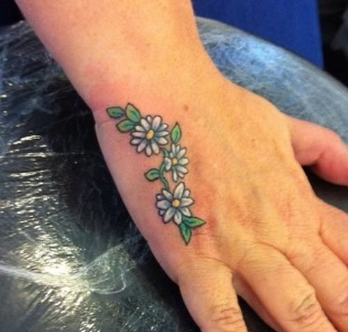 30多款女性身上漂亮的雏菊花纹身图案