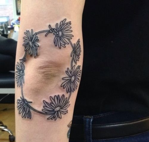 30多款女性身上漂亮的雏菊花纹身图案