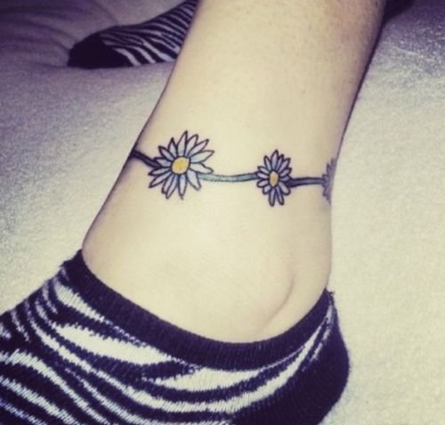 30多款女性身上漂亮的雏菊花纹身图案