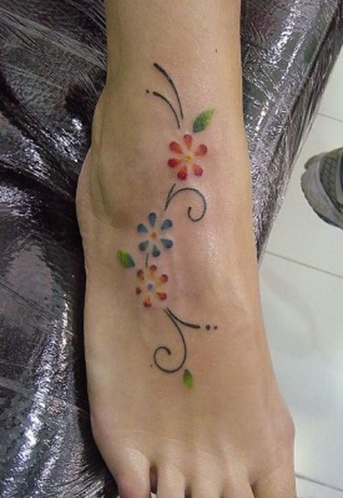 30多款女性身上漂亮的雏菊花纹身图案