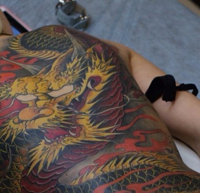 超霸气的大面积动物纹身龙和蛇和鱼纹身图案