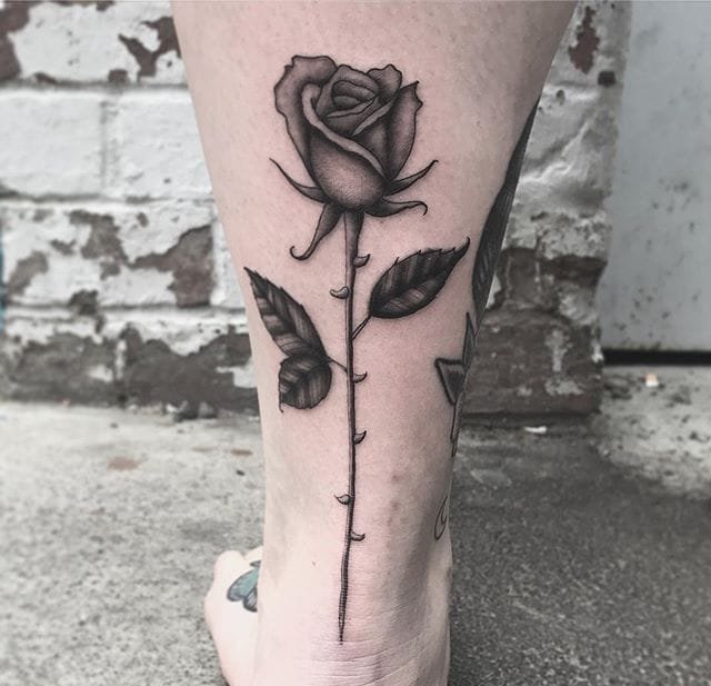 黑色水墨纹身图案来自于纹身师乔丹