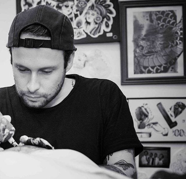 黑色水墨纹身图案来自于纹身师乔丹