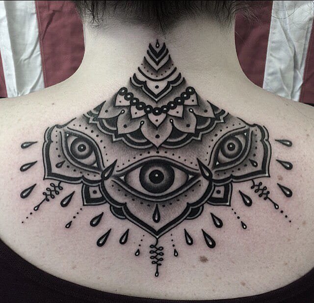 漂亮的黑色纹身装饰画纹身图案来自于男纹身师泰勒