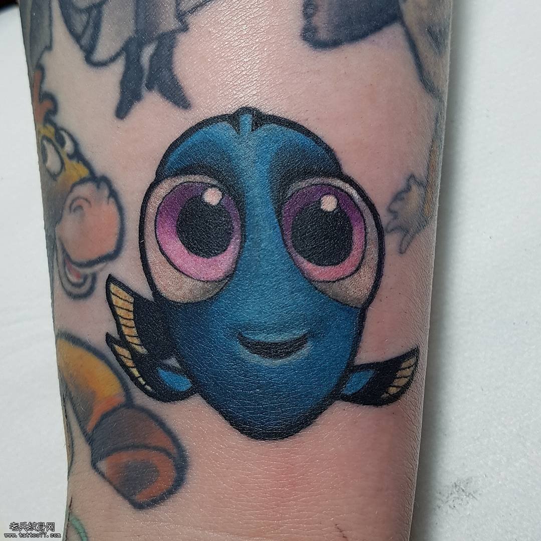 小腿鱼纹身图案