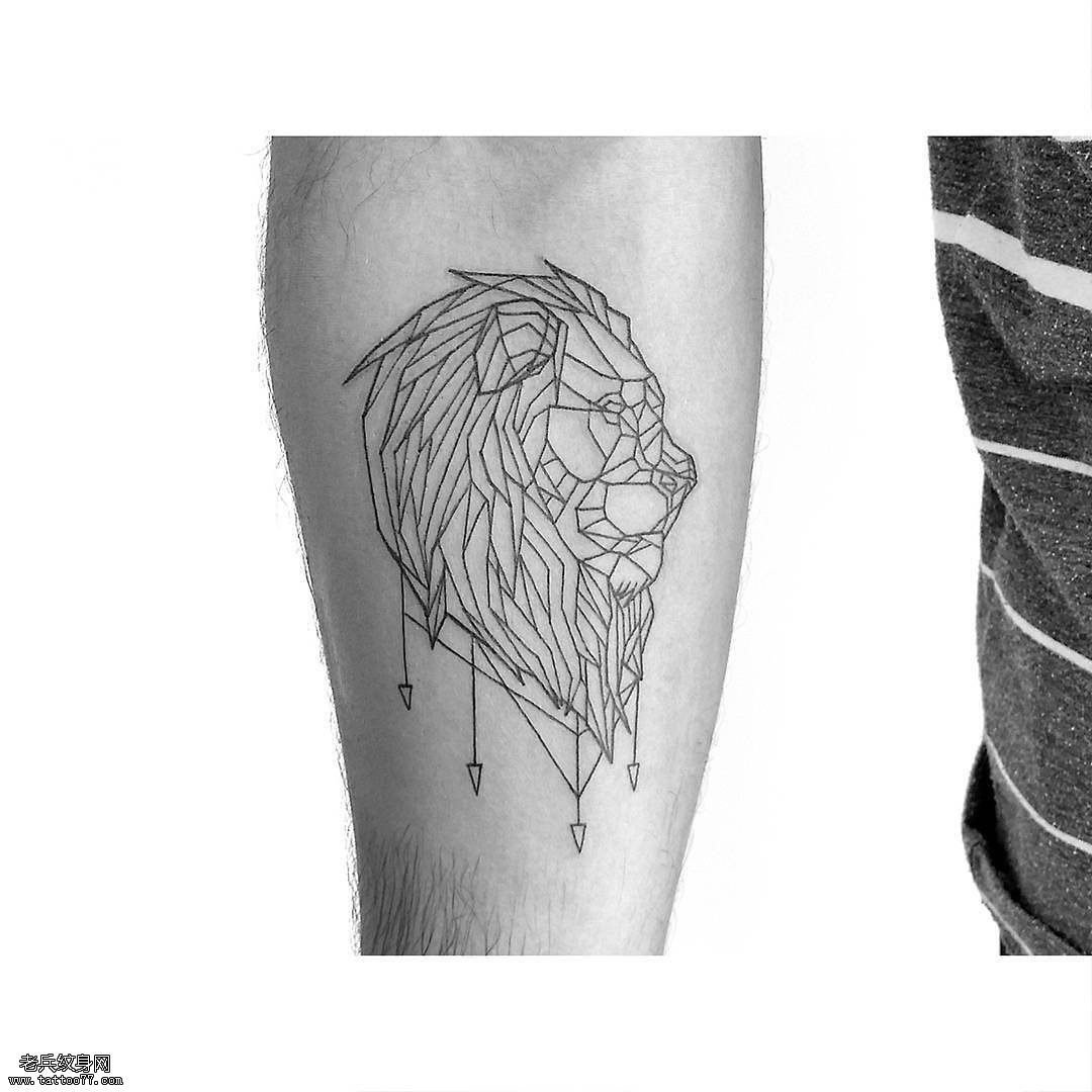 小臂狮子纹身图案