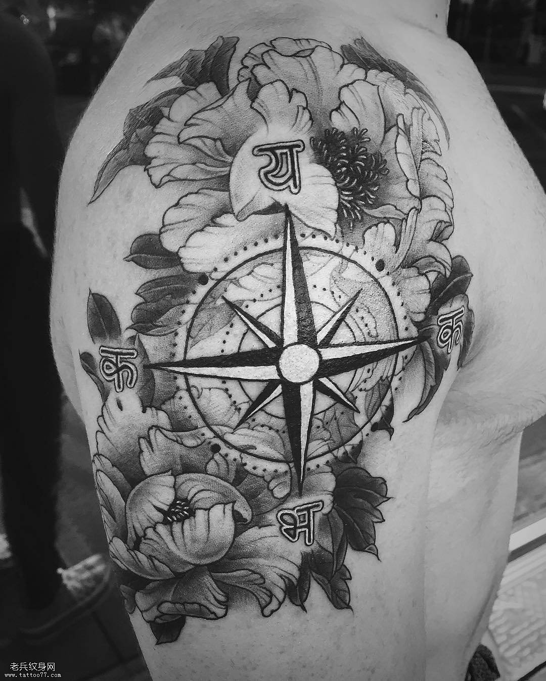 指南针牡丹纹身图案
