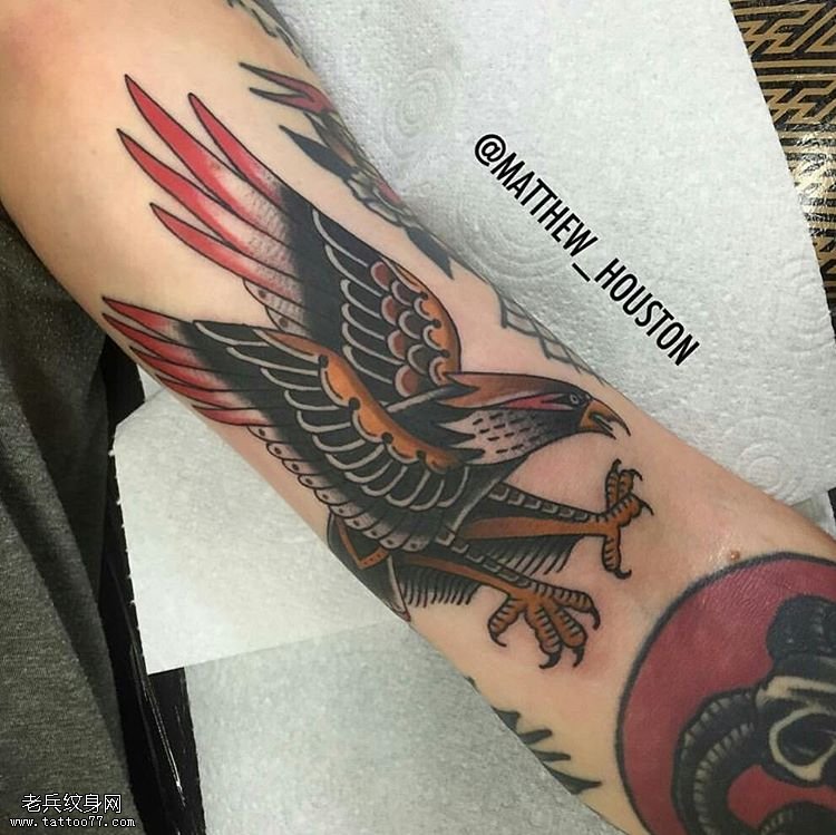 小臂老鹰纹身图案