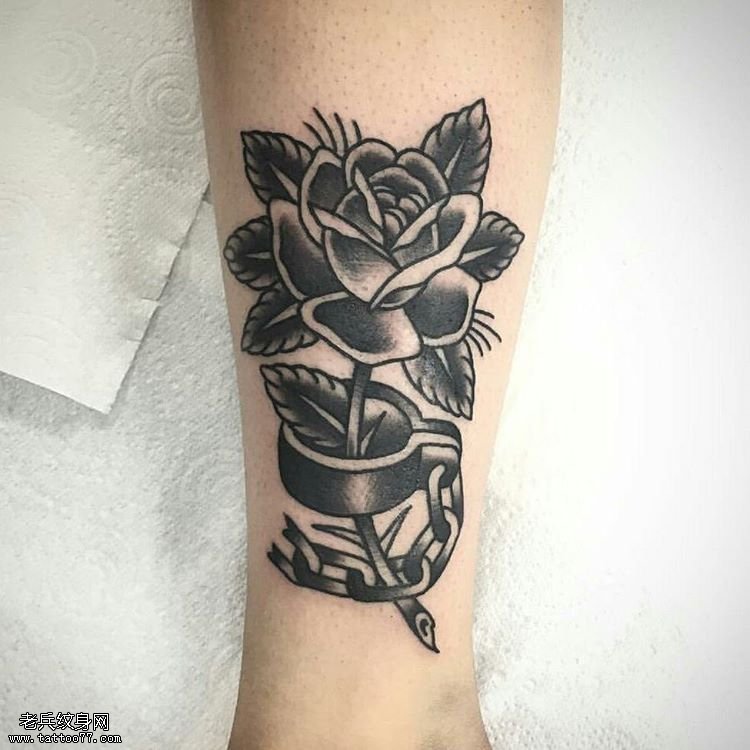 小臂玫瑰纹身图案
