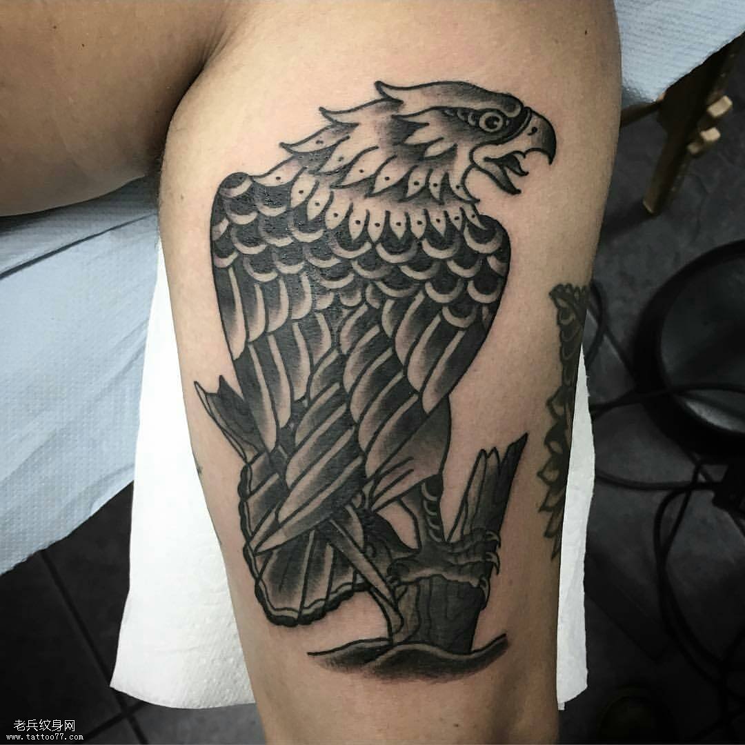 小腿老鹰纹身图案