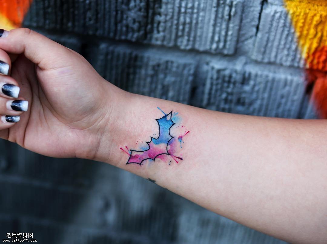 泼墨蝙蝠纹身图案