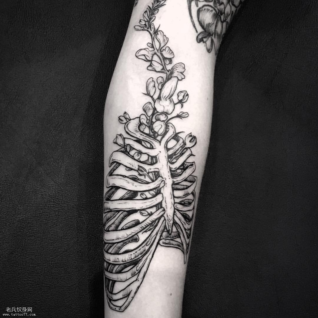 小臂骷髅纹身图案