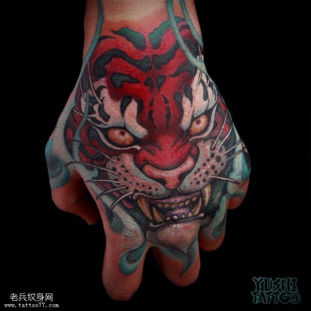 手背老虎纹身图案
