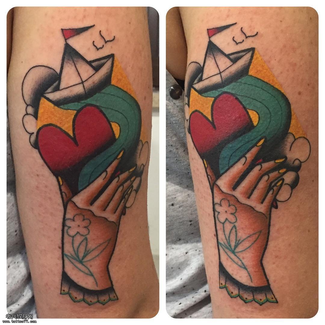 彩色school手爱心船纹身图案