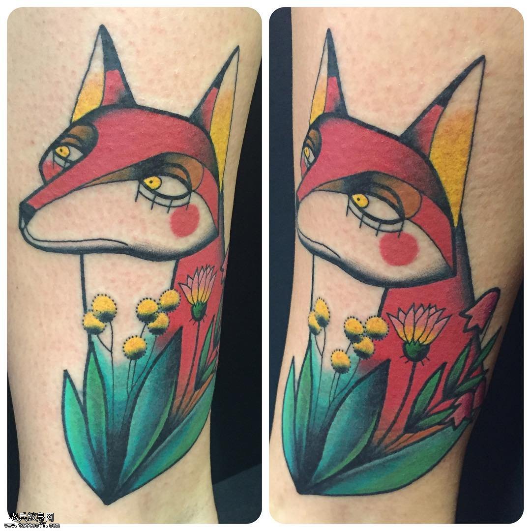 小腿欧美卡通风格狐狸花蕊纹身图案