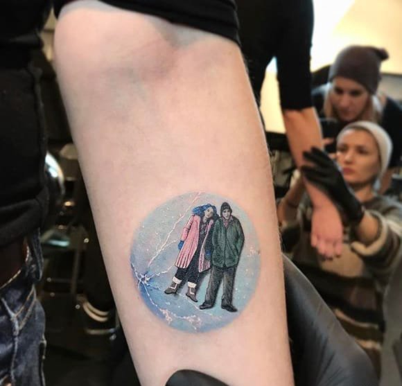 手臂上黑灰色几何纹身点刺技巧纹身图案