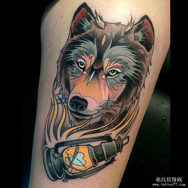 大腿欧美new school狼头灯纹身图案