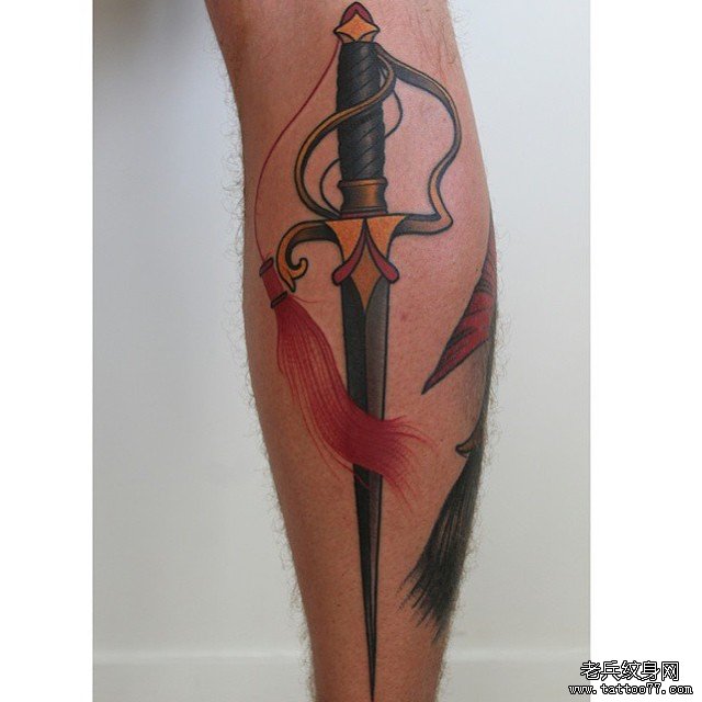 小腿欧美匕首纹身图案