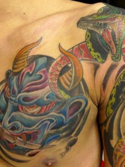 男士胸部般若蛇彩绘纹身图案
