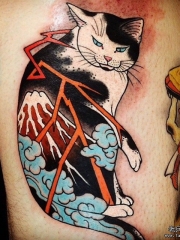 大臂日式传统猫富士山纹身图案