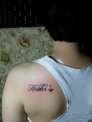 小清新肩部英文字母纹身图案