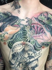 欧美胸部鲸鱼和鲨鱼纹身图案