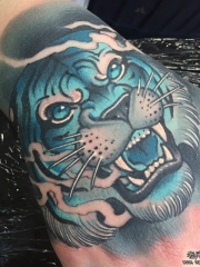 手背欧美school蓝色的老虎纹身图案