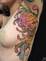侧肋漂亮的欧美传统菊花纹身图案