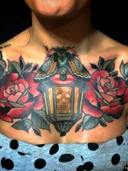 胸部欧美花卉灯飞蛾纹身图案