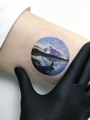 手臂上黑灰色几何纹身点刺技巧纹身图案