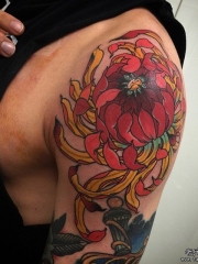 大臂传统菊花彩绘纹身图案