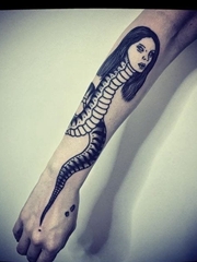 黑色的简单个性线条纹身素描技巧纹身图案