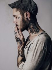 欧美霸气颈部猫头鹰骷髅纹身图案