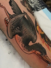 大臂school欧美鸭子纹身图案