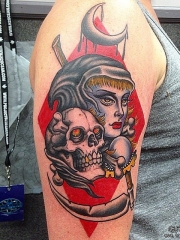 大臂old school女郎骷髅镰刀纹身图案