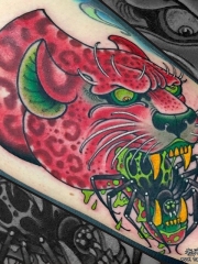 小腿欧美school红色豹子和蜘蛛纹身图案