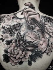 背部欧美时钟花卉蝴蝶手纹身图案