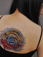 彩色鲤鱼遮盖伤疤纹身