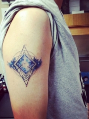 手臂几何图形星空彩绘纹身图案