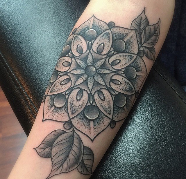 黑色曼陀罗纹身点刺技巧几何花纹身图案